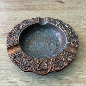 Vintage Copper-Colored Metal Souvenir Ashtray From the 1950s
Good Condition